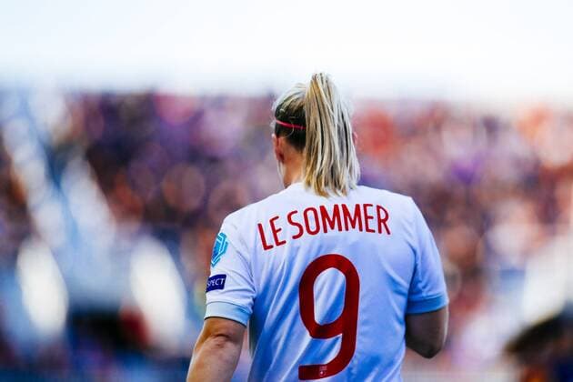 Themen der Woche - SPORT Bilder des Tages - SPORT 28th March 2018, Mini Estad, Barcelona, Spain; Womens Champions League football, quarter final, 2nd leg, Barcelona Women versus Lyon Women; Eug& xe9;nie Le Sommer of Olympique Lyonnais drops back after a missed chance  ActionPlus12006339