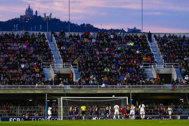 Bilder des Tages - SPORT 28th March 2018, Mini Estad, Barcelona, Spain; Womens Champions League football, quarter final, 2nd leg, Barcelona Women versus Lyon Women; Eug& xe9;nie Le Sommer of Olympique Lyonnais scores her goal for 0-1  ActionPlus12006345