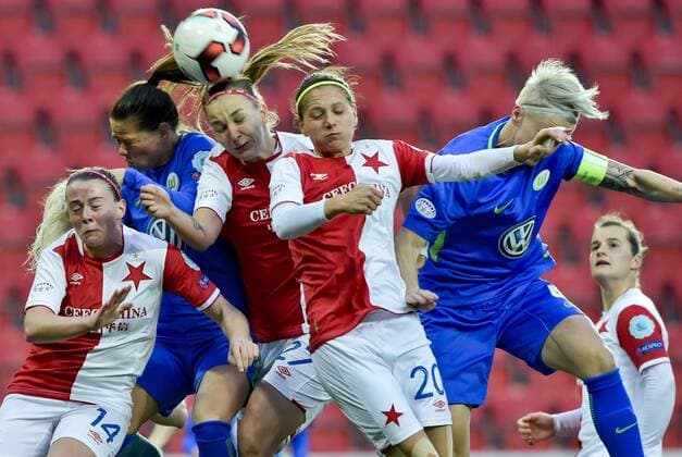 Bilder des Tages - SPORT L-R Sandra Jessenova of Slavia, Sara Bjork Gunnarsdottir of Wolfsburg, Tereza Kozarova of Slavia, Diana Bartovicova of Slavia and Nilla Fischer of Wolfsburg in action during the UEFA Women s Champions League quarterfinal match SK Slavia Praha vs VfL Wolfsburg, in Prague, Czech Republic, March 28, 2018. (CTKxPhoto VitxSimanek) CTKPhotoP201803281038301  VIS 005