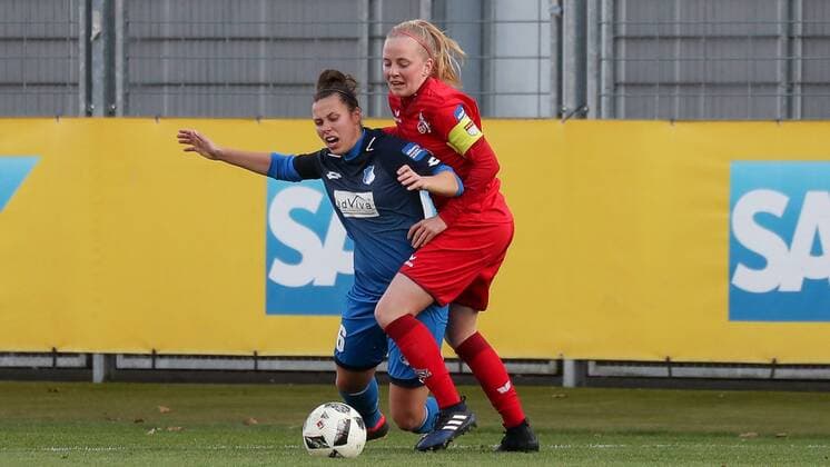 v left Nicole Billa TSG 16 Anna Kirschbaum Cologne 5 Fighting Game scene Duel duel tackle tackling Dynamics Action Action Soccer Allianz Women Bundesliga TSG 1899 Hoffenheim 1 FC Köln xozx