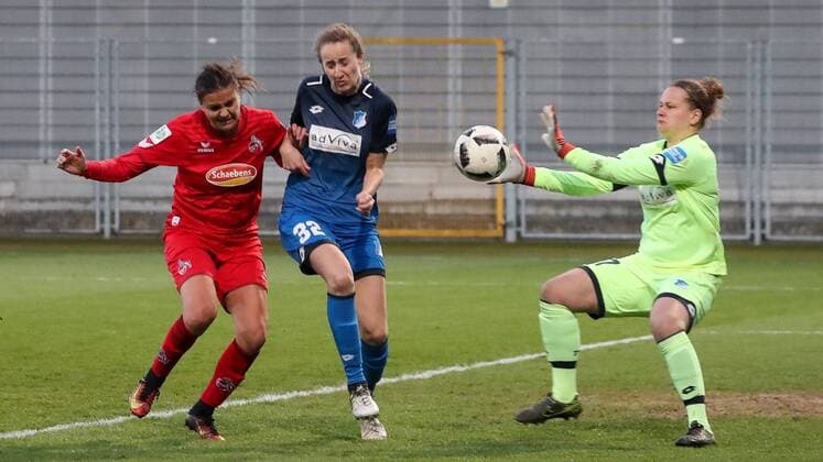 v li Amber Hearn Cologne 10 Tamar Dongus TSG 32 Friederike Abt Goalkeeper TSG 27 Action Action Gameplay Scoring Cologne Soccer Allianz Women Bundesliga TSG 1899 Hoffenheim 1 FC Köln xozx