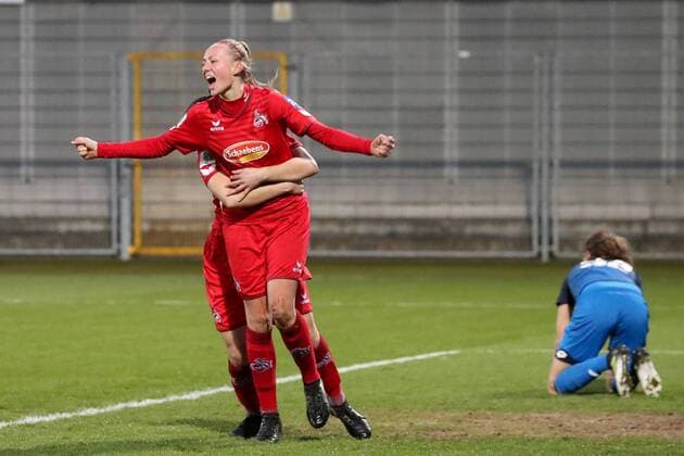 v left Kristina Bartsch Cologne 6 Meike Messmer Meike Messmer Cologne 20 front cheering on the gate to the 0 1 Jubel Torjubel Goalkeeping celebrate the goal goal celebration Cheering over the goal optimistic Action Action Soccer Allianz Women Bundesliga TSG 1899 Hoffenheim 1 FC Cologne xozx
