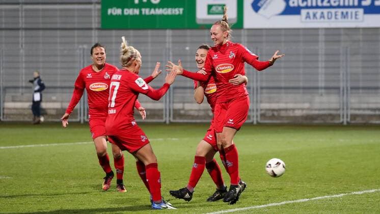 v li Amber Hearn Cologne 10 Isabelle Linden Bella Linden Cologne 17 Kristina Bartsch Cologne 6 Meike Messmer Meike Messmer Cologne 20 cheering on goal 0 1 cheering goalscoring goalscoring celebrate the goal goal celebration cheering over the goal optimistic Action Action Football Alliance Women Bundesliga TSG 1899 Hoffenheim 1 FC Cologne xozx