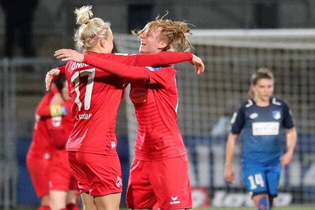 v left Isabelle Linden Bella Linden Cologne 17 Meike Messmer Meike Messmer Cologne 20 rejoicing after the final whistle victory winner winner cheers cheer joy optimistic Action Action Soccer Allianz Women Bundesliga TSG 1899 Hoffenheim 1 FC Köln xozx
