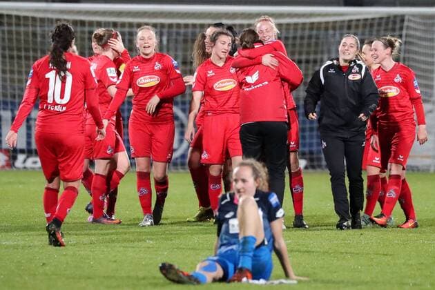 Players of the 1 FC Köln Cheers after the final whistle Victory Winner Jubilee Cheer Joy Optimistic Action Action Soccer Allianz Women Bundesliga TSG 1899 Hoffenheim 1 FC Köln xozx