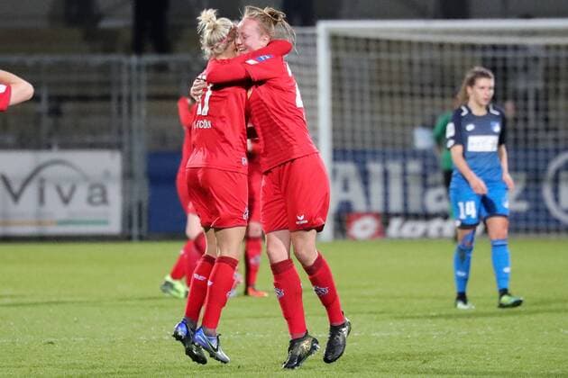 v left Isabelle Linden Bella Linden Cologne 17 Meike Messmer Meike Messmer Cologne 20 rejoicing after the final whistle victory winner winner cheers cheer joy optimistic Action Action Soccer Allianz Women Bundesliga TSG 1899 Hoffenheim 1 FC Köln xozx