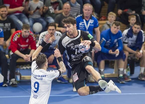 29 03 2018 Handball 2 Bundesliga HC Elbflorenz Dresden Dessau Rosslauer HV 24 21 Dresdens Gabriel de Santis against Dessau Marek Vanco c