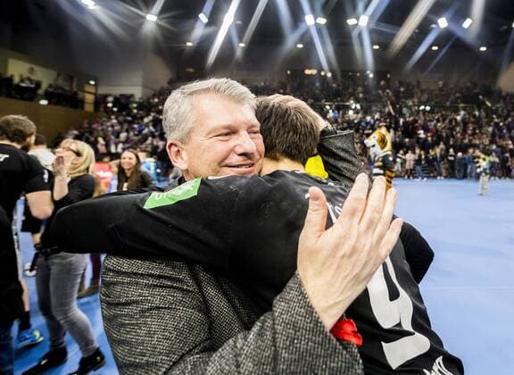 Handball Men 2 Bundesliga Season 2017 2018 HC Elbflorenz Dessau Rosslauer HV Thursday 29 03 2018 BallsportArena Dresden Dresdens President Uwe Saegeling li and Julius Dierberg cheering after the victory RM001