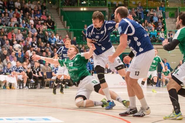 Torwurf by Patrick Gempp 13 DJK Rimpar Wolves vs Csaba Szücs 20 Bergischer HC and Kristian Nippes 13 Bergischer HC Bergischer HC vs DJK Rimpar Wolves Handball 2 Handball Bundesliga 31 03 18 Wuppertal NRW Germany Uni Halle Copyright: xcdnx