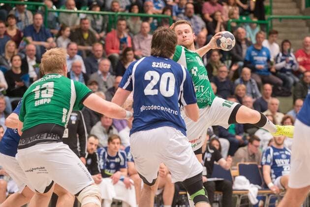 Steffen Kaufmann 18 DJK Rimpar Wolves on throw against Csaba Szücs 20 Bergischer HC on left Patrick Gempp 13 DJK Rimpar Wolves Bergischer HC vs DJK Rimpar Wolves Handball 2 Handball Bundesliga 31 03 18 Wuppertal NRW Germany Uni Halle Copyright: xcdnx