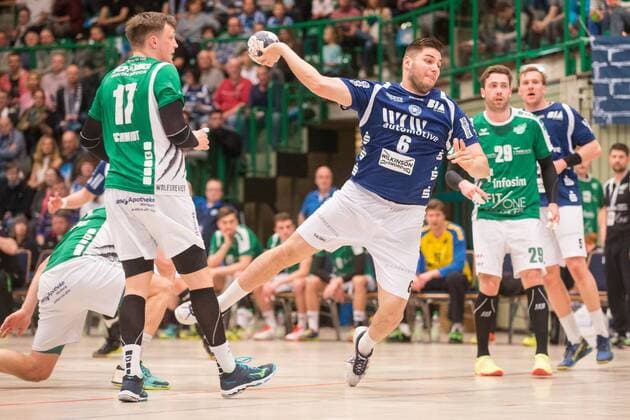 Leos Petrovsky 6 Bergischer HC at the throw Bergischer HC vs DJK Rimpar Wolves Handball 2 Handball Bundesliga 31 03 18 Wuppertal NRW Germany Uni Halle Copyright: xcdnx