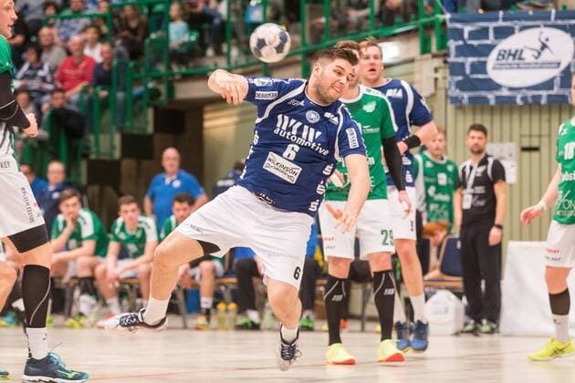 Leos Petrovsky 6 Bergischer HC at the throw Bergischer HC vs DJK Rimpar Wolves Handball 2 Handball Bundesliga 31 03 18 Wuppertal NRW Germany Uni Halle Copyright: xcdnx
