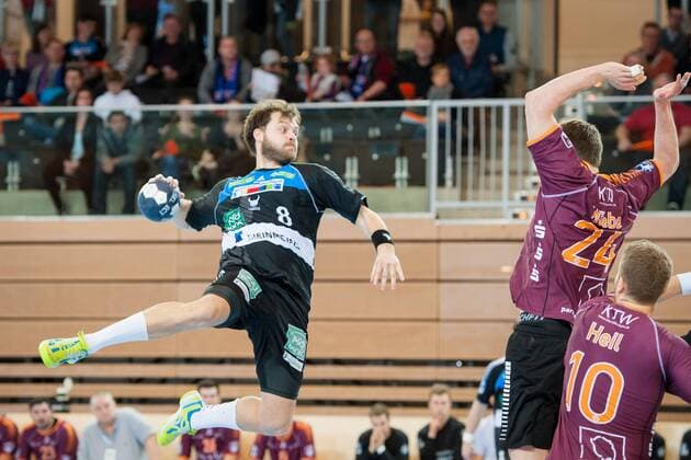 Christopher Klasmann No. 8 Vikings throwing at the goal of the opponent Fynn Wiebe No. 24 Hildesheim still trying to fend off the ball HC Rhein Vikings vs. Eintracht Hildesheim Handball 2 Bundesliga 31 03 18 Dusseldorf NRW Germany Castello Copyright: xcdn_nszx
