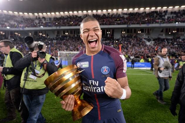 Themen der Woche - SPORT Bilder des Tages - SPORT 31st March 2018, Matmut Atlantique Stadium, Bordeax, France; French League Cup final, Paris Saint Germain versus AS Monaco; Kylian Mbappe (psg)celebrates their win  ActionPlus12007405