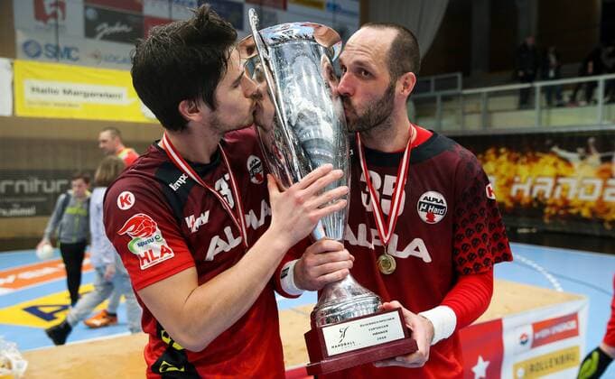 HANDBALL - OEHB Cup, Hard vs West Wien VIENNA,AUSTRIA,31.MAR.18 - HANDBALL - OEHB Cup Final Four, final, HC Hard vs SG Handball Westwien. Image shows Ivan Horvat (Hard) and Domagoj Surac (Hard). GEPAxpictures xPhilippxBrem