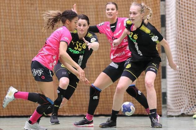 180331 BVB handball ladies vs TUS Metzingen season 2017 18 1 Bundesliga match 19 sports hall Wellinghoven Dortmund Delaila Amega and Julia Behnke against Mira Emberovics and Nadja Mansson Dortmund Copyright: xEIBNER Wolfgang_Stummbilligx EP_EER