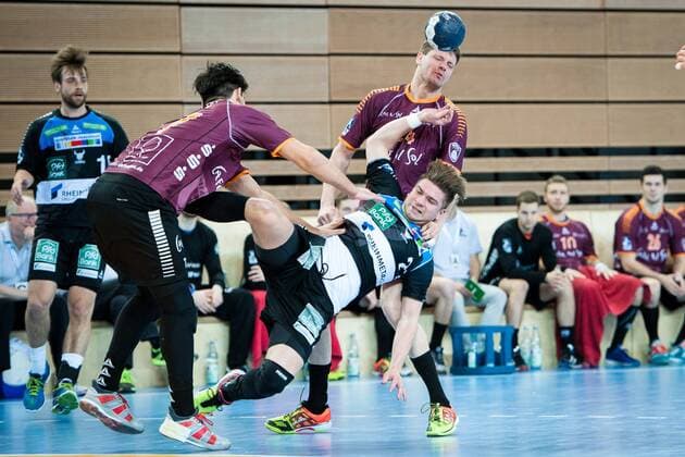 Felix Handschke No. 22 Vikings is slowed down by Savvas Savvas No 77 Hildesheim and Fynn Wiebe No 24 Hildesheim HC Rhein Vikings vs Eintracht Hildesheim Handball 2 Bundesliga 31 03 18 Dusseldorf NRW Germany Castello Copyright: xcdn_nszx