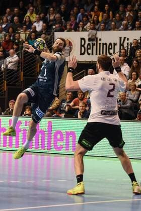 Handball Men EHF Cup Season 2017 18 Group B Foxes Berlin Lugi HF Steffen Fäth No 23 Füchse Berlin Jakob Wickman Modigh No 2 Lugi HF 01 04 18 Copyright: xMichaelxHundtx xMatthiasxKochx