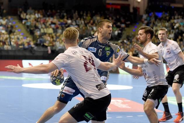 Handball Mens EHF Cup Season 2017 18 Group B Foxes Berlin Lugi HF Adam Tumba No 24 Lugi HF Drago Vukovic No 6 Füchse Berlin 01 04 18 Copyright: xMichaelxHundtx xMatthiasxKochx