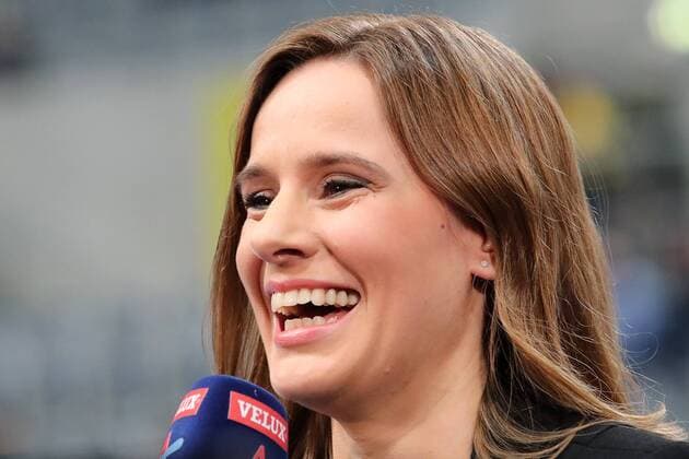 Christina Rann Presenter Sky Sport TV Television Single Action Action Portrait Portrait Laughing Laughing Bright Radiant Optimistic Handball Champions League Rhein Neckar Löwen PGE Vive Kielce xozx
