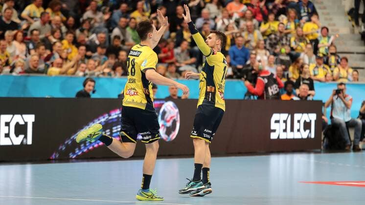 vip Filip Taleski RNL 28 Bogdan Radivojevic RNL 14 celebrate a goal Cheers Torjubel Goalkeeping celebrate the goal goal celebration Cheering over the goal optimistic Action Action Handball Champions League Rhein Neckar Löwen PGE Vive Kielce xozx