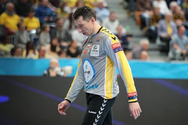 Slawomir Szmal Goalkeeper Kielce 1 disappointed looking disappointment frustration disappointed pessimistic single action Action Champions League Rhein Neckar Löwen PGE Vive Kielce xozx