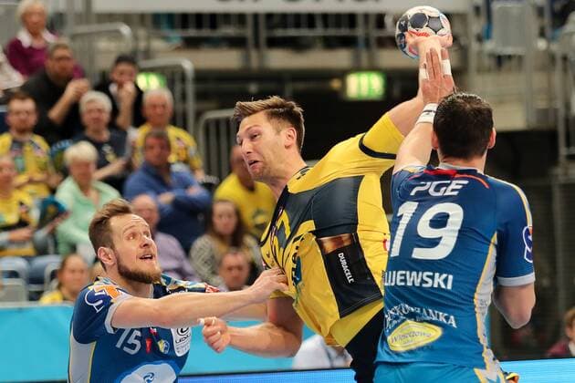 v li Mateusz Jachlewski Kielce 15 Harald Reinkind RNL 27 Krzysztof Lijewski Kielce 19 Duel duel tackle tackling Dynamics Action Action Handball Champions League Rhein Neckar Löwen PGE Vive Kielce xozx