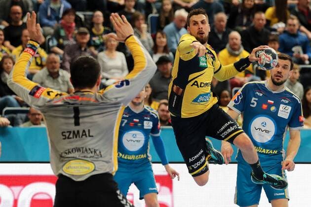Slawomir Szmal Goalkeeper Kielce 1 Bogdan Radivojevic RNL 14 Michal Jurecki Kielce 5 jump from the outside goal throw during the jump action Action Handball Champions League Rhein Neckar Löwen PGE Vive Kielce xozx
