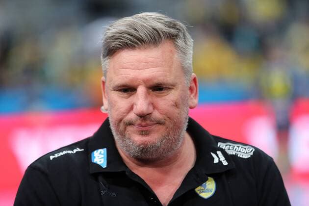 Nikolaj Jacobsen Coach Head Coach RNL single action Action Portrait Portrait disappointed looking disappointment frustration disappointed pessimistic Handball Champions League Rhein Neckar Löwen PGE Vive Kielce xozx