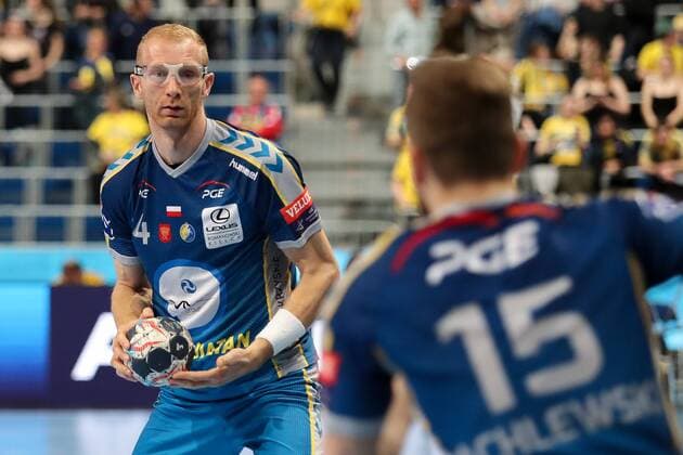 Karol Bielecki Kielce 14 on the ball Game scene Single action Action Handball Champions League Rhein Neckar Löwen PGE Vive Kielce xozx