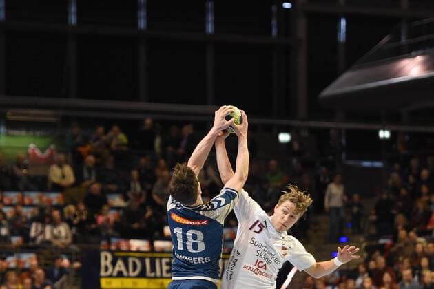 Handball Mens EHF Cup Season 2017 18 Group B Foxes Berlin Lugi HF Hans Lindberg No 18 Foxes Berlin Lucas Pellas No 15 Lugi HF 01 04 18 Copyright: xMichaelxHundtx xMatthiasxKochx