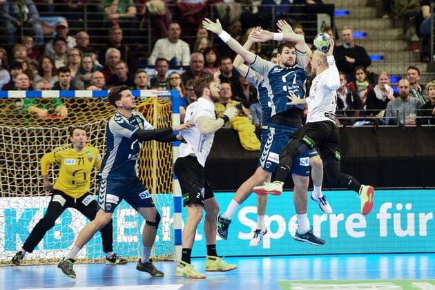 Handball Men EHF Cup Season 2017 18 Group B Foxes Berlin Lugi HF TW Petr Stochl No 71 Füchse Berlin Erik Schmidt No 28 Foxes Berlin Jakob Wickman Modigh No 2 Lugi HF Jakov Gojun No 10 Foxes Berlin Hampus Jildenbaeck Nr 10 Lugi HF 01 04 18 Copyright: xMichaelxHundtx xMatthiasxKochx
