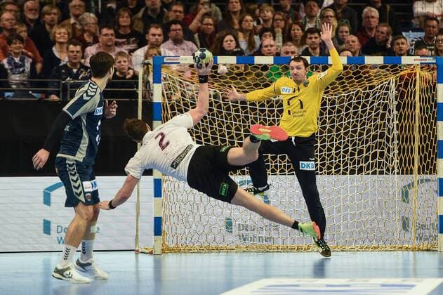 Handball Mens EHF Cup Season 2017 18 Group B Füchse Berlin Lugi HF Fabian Wiede No 3 Füchse Berlin Jakob Wickman Modigh No 2 Lugi HF TW Petr Stochl No 71 Füchse Berlin 01 04 18 Copyright: xMichaelxHundtx xMatthiasxKochx