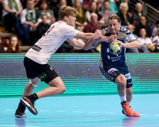 Handball Men EHF Cup Season 2017 18 Group B Füchse Berlin Lugi HF Karl Wallinius Nr 9 Lugi HF Mattias Zachrisson Nr 21 Füchse Berlin 01 04 18 Copyright: xMichaelxHundtx xMatthiasxKochx