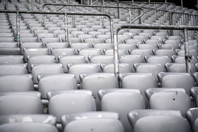 31. Maerz 2018: Muenchen, Allianz Arena: Fussball 1. Bundesliga, 28. Spieltag: FC Bayern Muenchen - Borussia Dortmund: Ueberblick ueber die leere Allianz Arena in Muenchen, Heimstaette des FC Bayern Muenchen. Im Sommer 2018 werden die alten grauen Sitze entfernt und durch neue Sitze in den Vereinsfarben rot und weiss ersetzt. Diese bilden dann den Schriftzug Mia san Mia sowie den Vereinsnamen und das Vereinslogo. *** 31 March 2018 Munich Allianz Arena Football 1 Bundesliga 28 Matchday FC Bayern Muenchen Borussia Dortmund Overview of the empty Allianz Arena in Munich Home of FC Bayern Munich In the summer of 2018, the old gray seats are removed and replaced by new seats in the club colors red and white then form the lettering Mia san Mia and the club name and the club logo