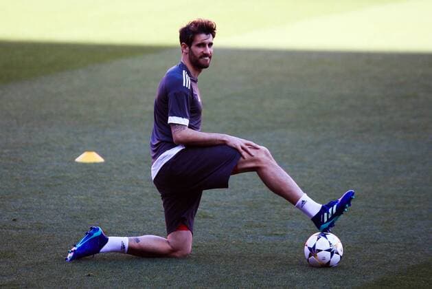 2nd April 2018, Ramon Sanchez Pizjuan, Seville, Spain; UEFA Champions League football, Sevilla versus Bayern Munich, pre match press conference PK Pressekonferenz and training session; Javi Martinez of Bayern Munich during the training session  ActionPlus12007893