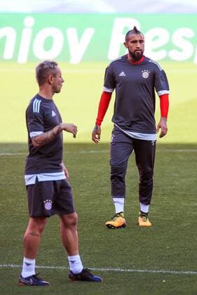 2nd April 2018, Ramon Sanchez Pizjuan, Seville, Spain; UEFA Champions League football, Sevilla versus Bayern Munich, pre match press conference PK Pressekonferenz and training session; Arturo Vidal, of Bayern Munich during the training session  ActionPlus12007909