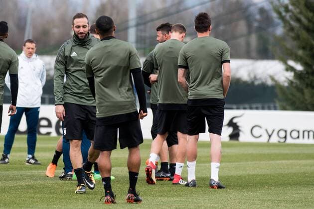 Juventus training session before Champions League Gonzalo Higuain during the training session before the Champions League match against Real Madrid, in Vinovo at Juventus Center, Italy 2nd April 2018 Vinovo Piedmont Turin Italy Juventus Center  AlbertoxGandolfo PacificxPress