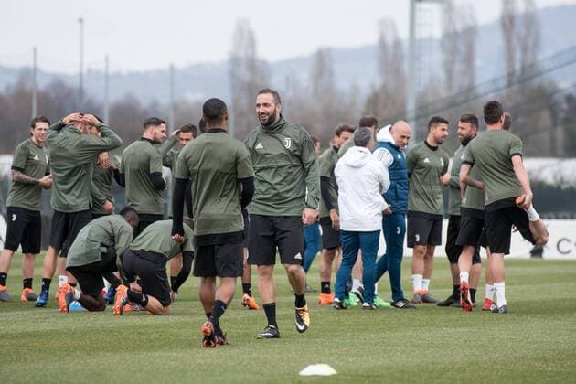 Juventus training session before Champions League Gonzalo Higuain during the training session before the Champions League match against Real Madrid, in Vinovo at Juventus Center, Italy 2nd April 2018 Vinovo Piedmont Turin Italy Juventus Center  AlbertoxGandolfo PacificxPress