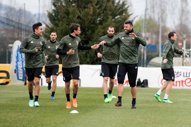 Juventus training session before Champions League Paulo Dybala, Cluadio Marchisio and Andrea Barzagli during the training session before the Champions League match against Real Madrid, in Vinovo at Juventus Center, Italy 2nd April 2018 Vinovo Piedmont Turin Italy Juventus Center  AlbertoxGandolfo PacificxPress