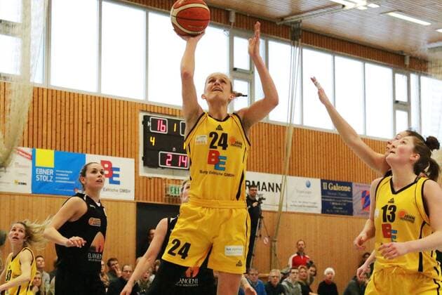 Leonie Fiebich with Ball Jahn Munich Basketball Women 2 BL Jahn Munich Bad Homburg 31 03 2018