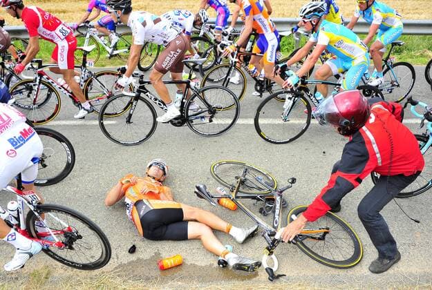Euskaltel-Euskadi procycling team rider Pablo Urtasun Perezn crashes during the 3 th stage of the Tour de France 2012 cycling race between Orchies and Boulogne-sur-mer, 3 July 2012. NICOLASxBOUVY  x36369231x