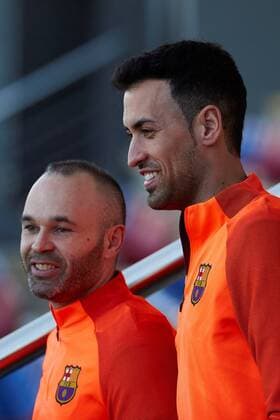 FC Barcelona Barca s midfielders Andres Iniesta (L) and Sergio Busquets (R) attend a training session at Joan Gamper facilities in Barcelona, Catalonia, Spain, 03 April 2018. FC Barcelona will face AS Roma in the UEFA Champions League quarter final first leg soccer match held at Camp Nou, Barcelona, Spain 04 April 2018. Ernesto Valverde press conference PK Pressekonferenz !ACHTUNG: NUR REDAKTIONELLE NUTZUNG!  Copyright: xAlejandroxGarciax GRAF5212 20180403-636583753368810048