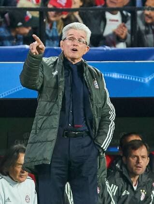 Coach Head Coach Jupp HEYNCKES FCB gestures and gives instructions Action Single image Single action Gesture Gesture Facial expressions gesticulating show FC SEVILLA FC BAVARIA MUENCHEN Quarter-final first leg Football UEFA Champions League Sevilla Spain 03 04 2018 CL Season 2017 2018 FCB