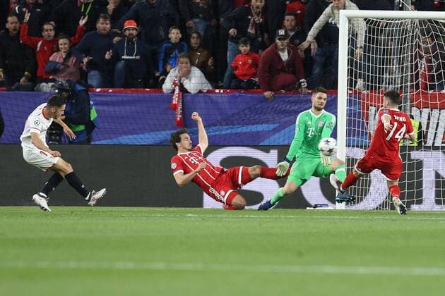 In action with Pablo Sarabia 17 Sevilla Mats Hummels 5 Bayern Munich Muenchen Sven Ulreich 26 Bayern Munich Juan Bernat 14 Bayern Munich Muenchen FC Sevilla vs Bayern Munich Muenchen Quarter-Finals Champions League 03 04 2018 Sevilla Sevilla Spain Copyright: xkolbert-press ChristianxKolbertx