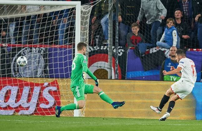 Pablo SARABIA Sevilla 17 Goal scored the Goal to 1 0 Sven ULREICH FCB 26 Goalkeeper FC SEVILLA FC BAVARIA MUENCHEN Quarterfinals First leg Football UEFA Champions League Sevilla Spain 03 04 2018 CL Season 2017 2018 FCB