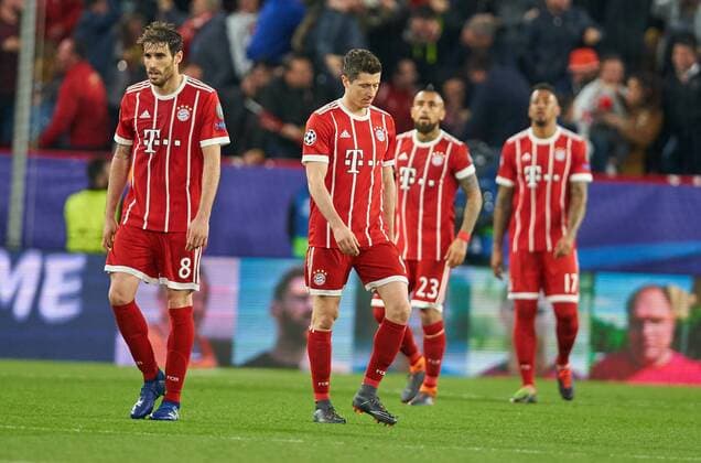 Robert LEWANDOWSKI FCB 9 Javi MARTINEZ FCB 8 Arturo VIDAL FCB 23 Jerome BOATENG FCB 17 Emotions disappointed disappointment frustration frustrated grief sad despair despair after 1 0 FC SEVILLA FC BAVARIA MUENCHEN quarter-final first leg UEFA Champions League Sevilla Spain 03 04 2018 CL season 2017 2018 FCB