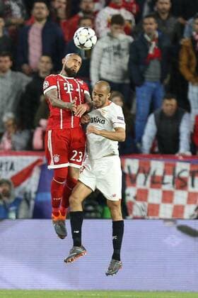 In duel action header duel with Arturo Vidal 23 FC Bayern Muenchen and Guido Pizarro 14 FC Sevilla FC Sevilla vs Bayern Munich Muenchen Quarter-Finals Champions League 03 04 2018 Sevilla Sevilla Spain Copyright: xkolbert-press ChristianxKolbertx