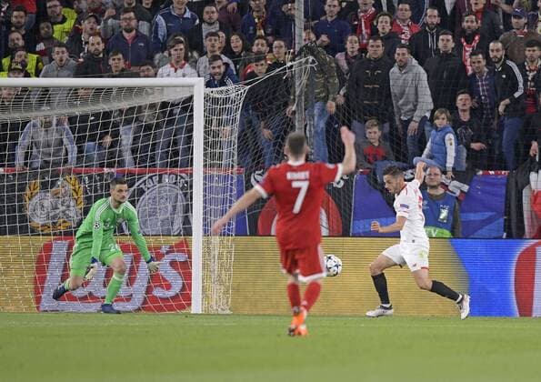 03 04 2018 Football UEFA Champions League 2017 2018 Quarter-finals FC Sevilla FC Bayern Munich at the Ramon Sanchez Pizjuan Sevilla Spain re Pablo Sarabia Sevilla goal scoreline against goalkeeper Sven Ulreich FC Bayern Munich