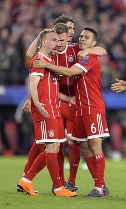 03 04 2018 Football UEFA Champions League 2017 2018 Quarter Finals FC Sevilla FC Bayern Munich at the Ramon Sanchez Pizjuan Sevilla Spain Torjubel Franck Ribery li FC Bayern Munich with Thiago FC Bayern Munich and Joshua Kimmich FC Bayern Munich